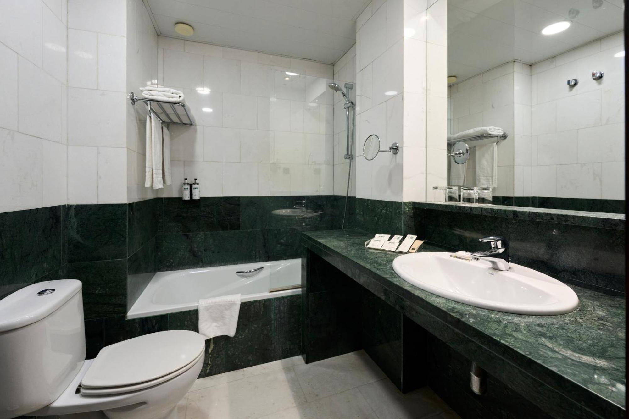 Catalonia Sagrada Familia Hotel Barcelona Phòng bức ảnh